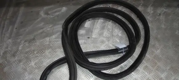 Hyundai Veloster Trunk rubber seal (body) 