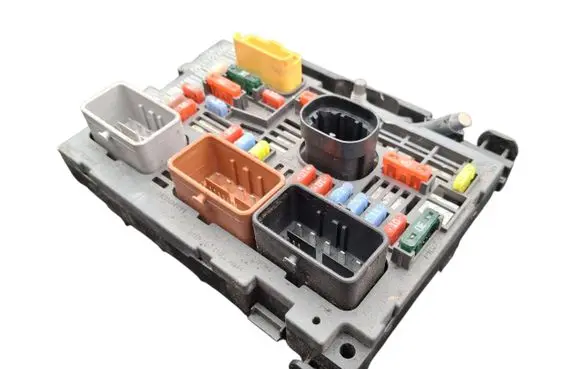 Citroen C4 I Picasso Fuse module 9807028580