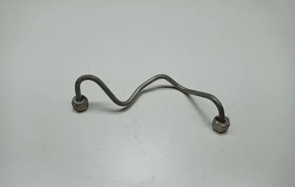 Fuel injector supply line/pipe