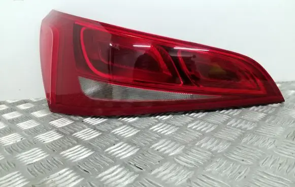 Tailgate rear/tail lights