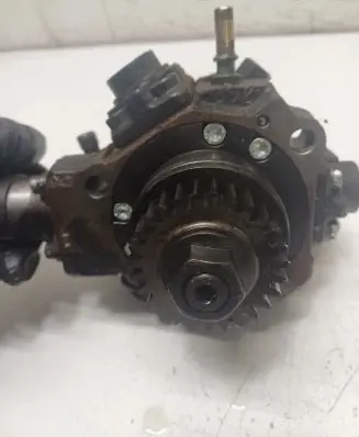 Renault Trafic III (X82) Fuel injection high pressure pump 0445010404