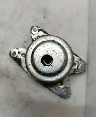 Opel Astra G Engine mount bracket 90575456