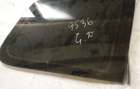 Ford C-MAX I Rear side window as2