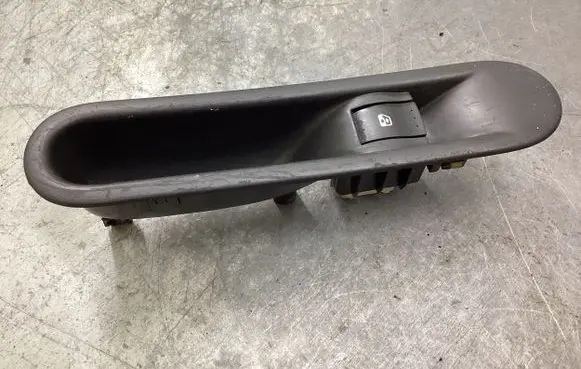 Renault Espace - Grand espace IV Electric window control switch 31144M 8200327947