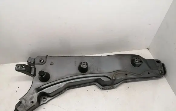 Volvo XC90 Fender mounting bracket 31391778