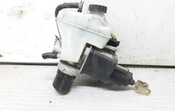 Mercedes-Benz E W211 Master brake cylinder A0004300312