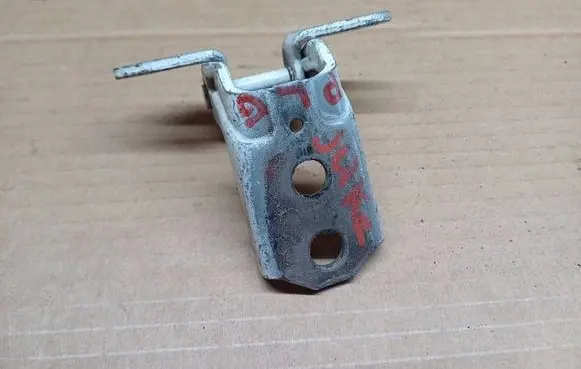 Nissan Juke I F15 Front door upper hinge 