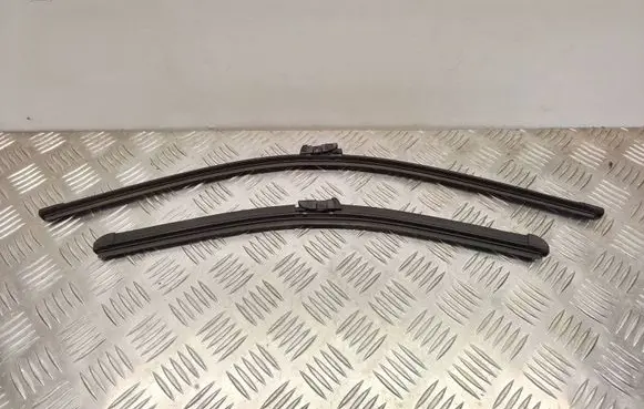 Windshield/front glass wiper blade