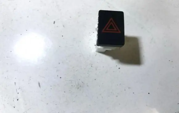 Nissan Qashqai Hazard light switch