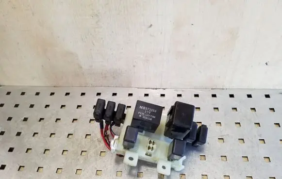 Mitsubishi Pajero Sport I Fuse module