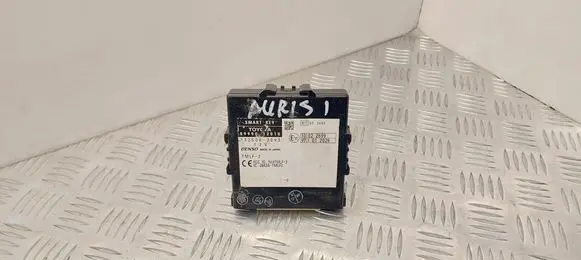 Toyota Auris 150 Door central lock control unit/module 8999012010