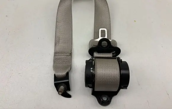 Chrysler Pacifica Third row seat belt 6361236