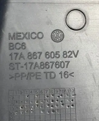 Volkswagen Jetta VII Other trunk/boot trim element 17A86760582V