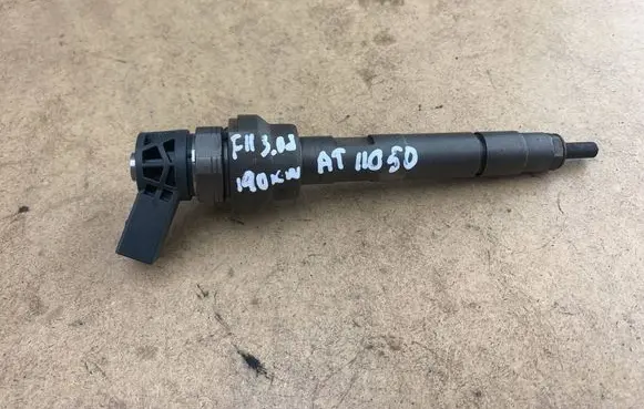 BMW 5 F10 F11 Fuel injector 7810702 13537810702 13538576298