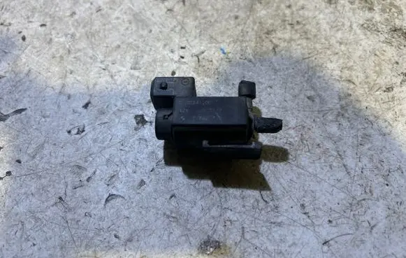 BMW 5 E39 Turbo solenoid valve 1742711 72234100 02T119