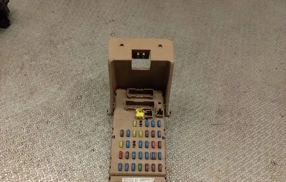 Subaru Legacy Fuse module 82201AG010