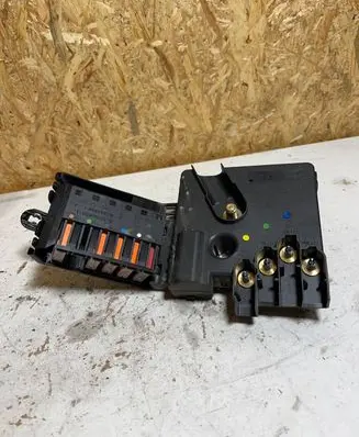Mercedes-Benz CLS C219 Fuse module 2115461141
