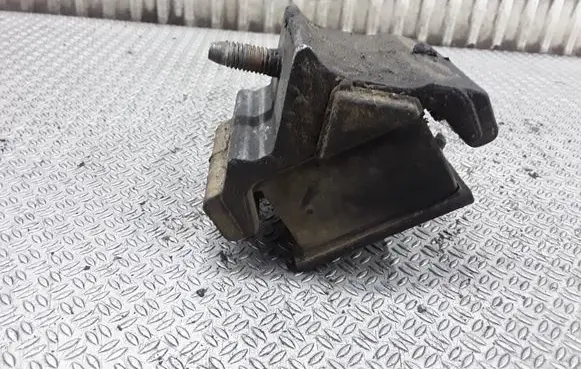 Land Rover Discovery Engine mount bracket