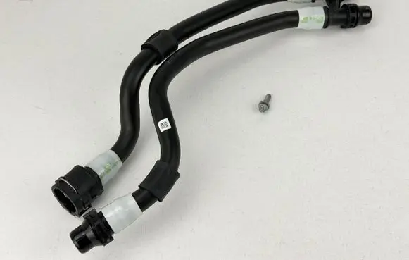 BMW i4 Engine coolant pipe/hose 8475682