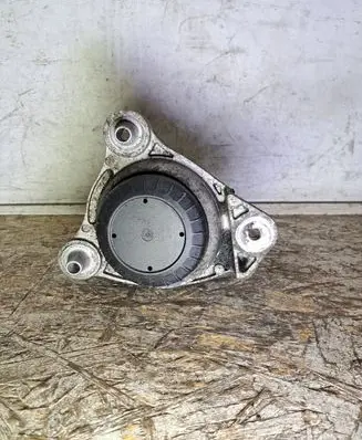 Mercedes-Benz Vito Viano W447 Engine mount bracket A4472410013