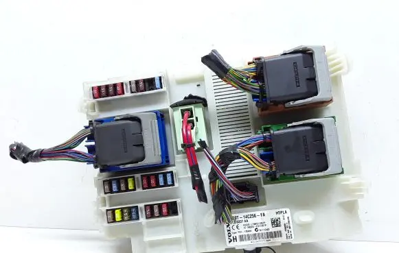 Volvo V70 Fuse module CG9T14C256FA 31343337 31343337AA