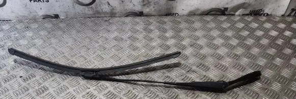 Mercedes-Benz E W213 Front wiper blade arm W000062232
