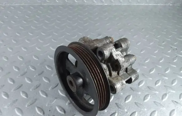 Toyota Corolla Verso E121 Power steering pump