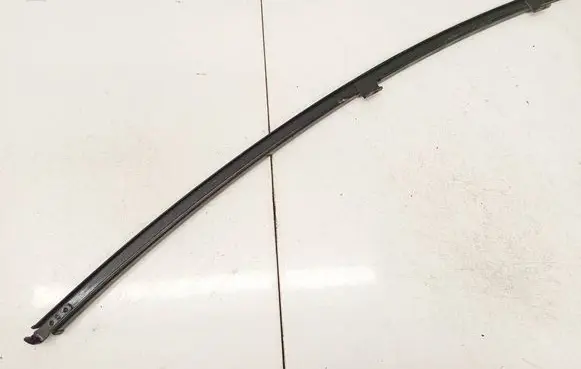 Toyota RAV 4 (XA30) Rear door glass trim molding 