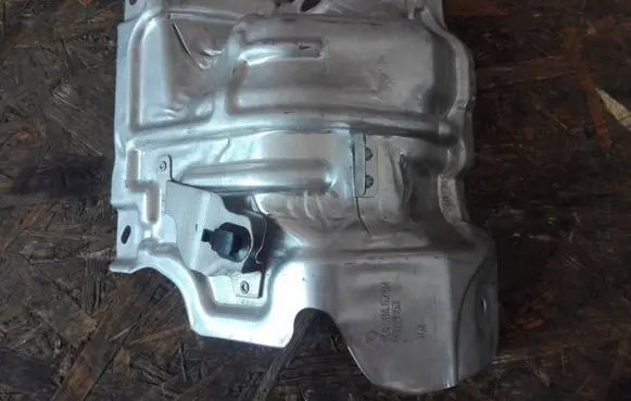 Nissan Qashqai Exhaust heat shield 144504628R