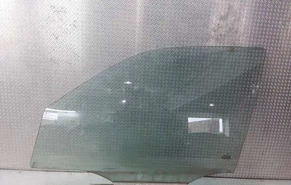 Mercedes-Benz E W210 Front door window glass four-door