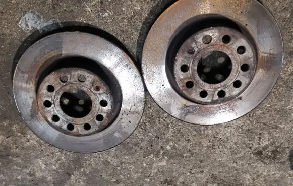 Volkswagen Golf V Front brake disc