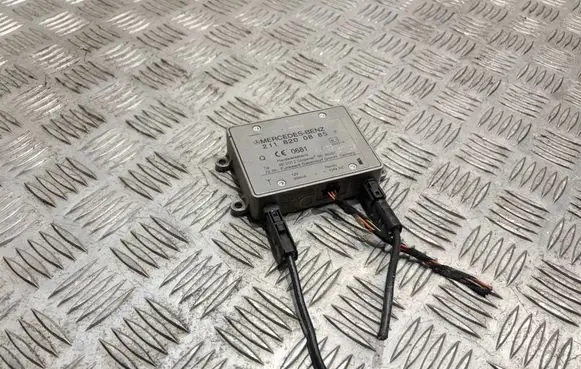 Mercedes-Benz R W251 Aerial antenna amplifier 2118200885 MC3000DC 09701212