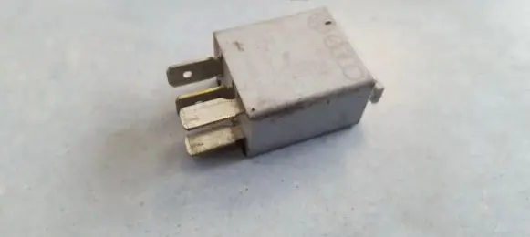 Volkswagen PASSAT B6 Other relay 1K0951253