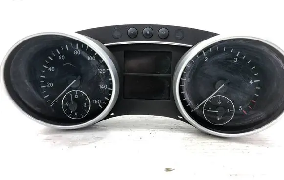 Speedometer (instrument cluster)