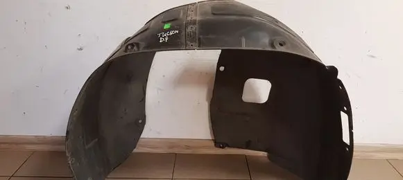 Front wheel arch liner splash guards