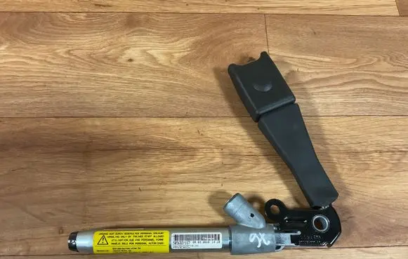 Opel Insignia A Front seatbelt buckle 305537010 WS600
