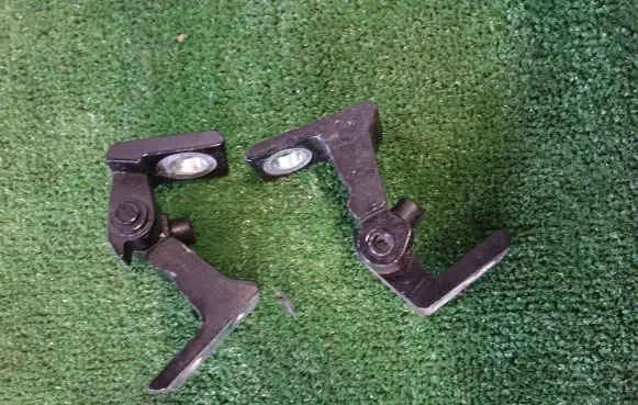 Skoda Octavia Mk3 (5E) Rear door lower hinge 8K0831402B 8K0831402E