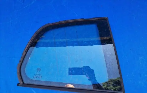 Alfa Romeo Brera Rear side window 60694706