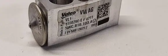 Volkswagen Tayron II Air conditioning (A/C) expansion valve 5Q0816679B