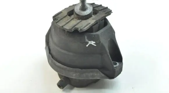 BMW 5 E60 E61 Engine mount bracket 6796874