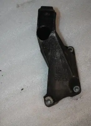 Audi A4 S4 B6 8E 8H Engine mounting bracket 8E0199307A