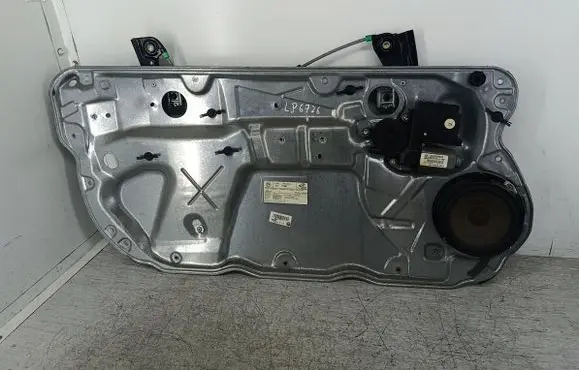 Volkswagen Polo Front door window regulator with motor