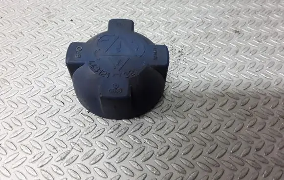 Audi A4 S4 B5 8D Coolant expansion tank/reservoir cap 443121321