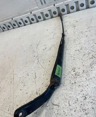 Mercedes-Benz Sprinter W906 Front wiper blade arm A9068200644