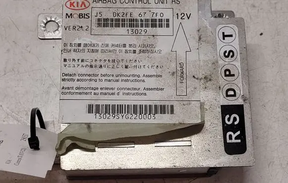 KIA Carens I Airbag control unit/module 0K2FE677F0