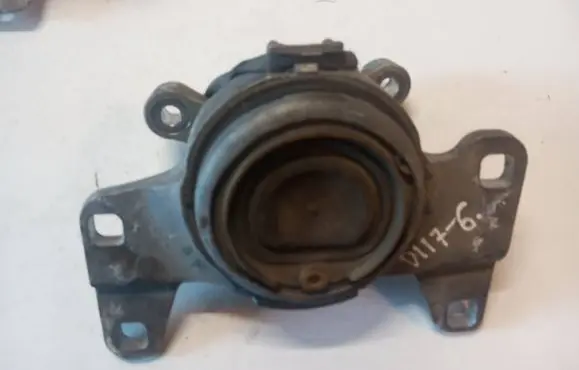 Volvo V40 Engine mount bracket 31359639