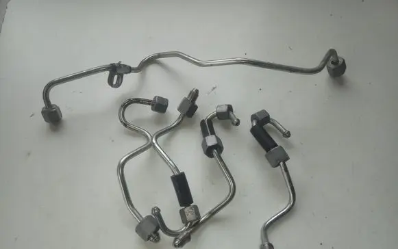 Nissan X-Trail T32 Fuel injector supply line/pipe 