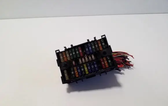 Volkswagen Transporter - Caravelle T5 Fuse module 7H0937617