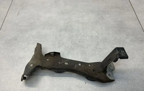 Audi A3 S3 8V Fender mounting bracket 8V0821167A