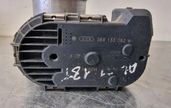 Audi A6 S6 C5 4B Throttle valve 06B133062M